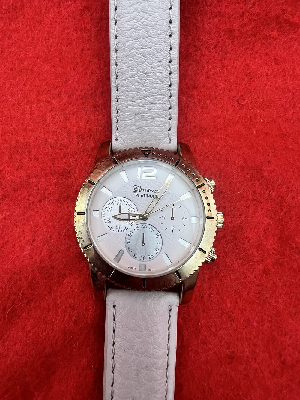 GENEVA Platinum Ladies Watch 9758 Goldtone White Leather Band New Battery Inst